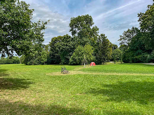 Poesie im Park 2024 – Kunstrasen