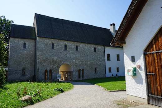 Karolingische Torhalle