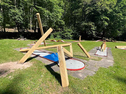 Skulpturen-Minigolfanlage