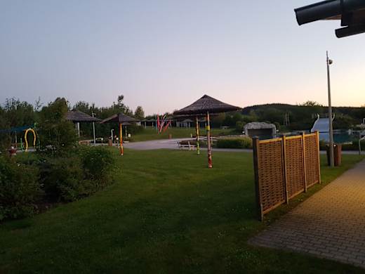 Liegewiese im Naturfreibad Fischach