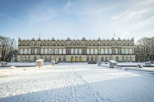 schloss-herrenchiemsee-chiemsee-alpenland-tourismus-bsv-winter