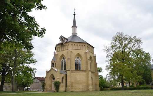 Kirche am Neuendorfer Anger, Foto: TMB-Fotoarchiv/Bernd Gewohn