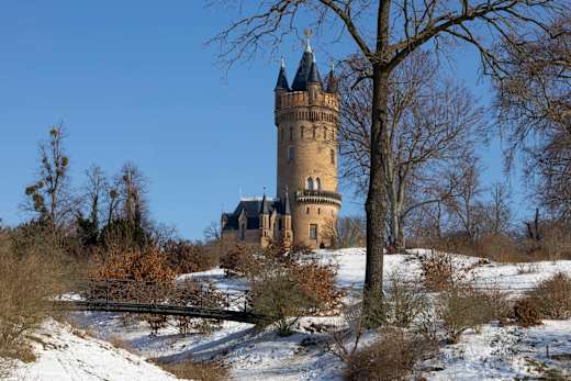 Flatowturm im winterlichen Park Babelsberg in Potsdam, Foto: André Stiebitz, Lizenz: PMSG