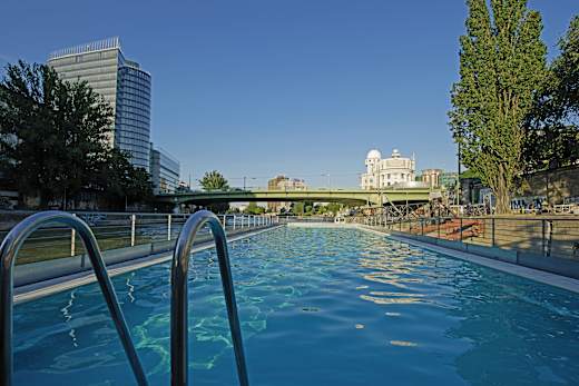 Wien, Badeschiff Wien