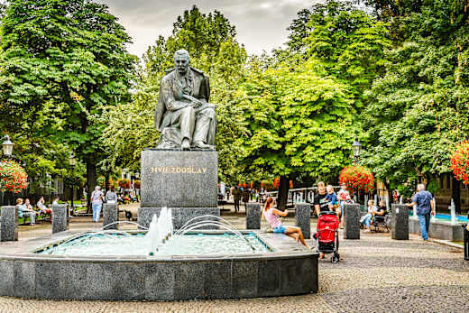 Bratislava, Hviezdoslav-Platz