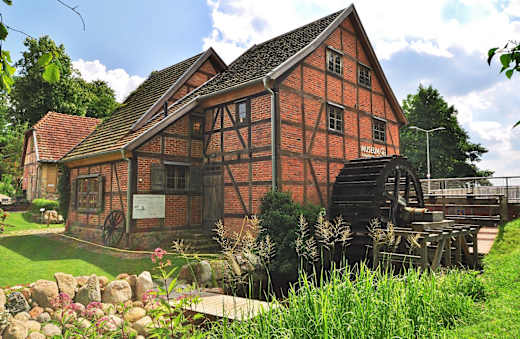 Die Schleifmühle mit dem idyllischen Garten