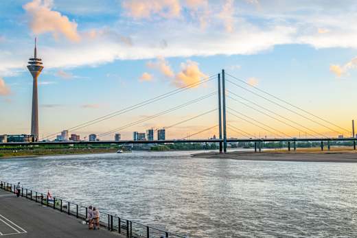 Düsseldorf, Rheinkniebrücke