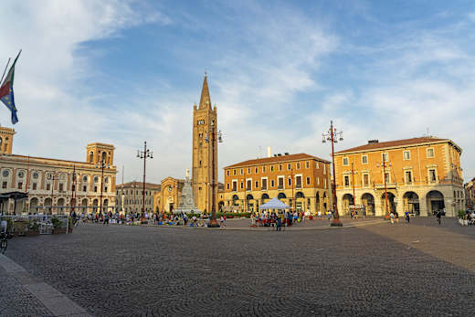 Forli, Piazza Aurelio Saffi
