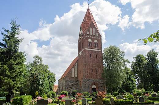 7199Dorfkirche_Biestow1