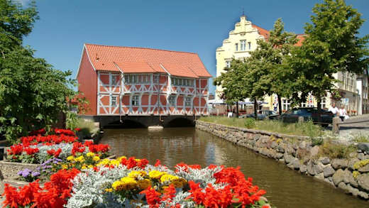 Am Ende der Grube befindet sich das Gewölbe und bildet die Verbindung zur Ostsee