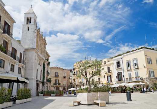 Bari, Piazza Mercantile