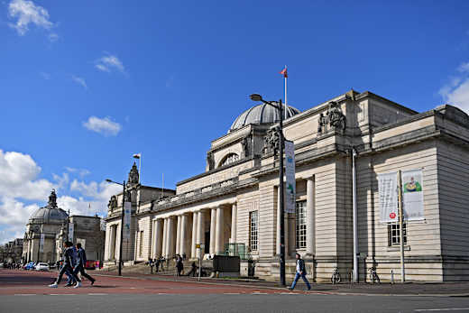 Cardiff, National Museum