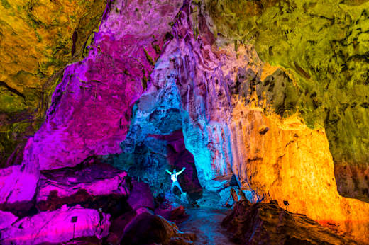 Sonnenbühl, Nebel- und Bärenhöhle