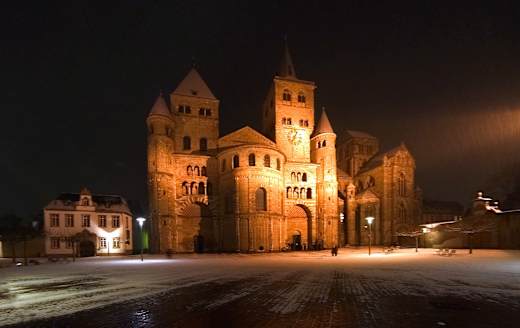 Trierer Dom at night