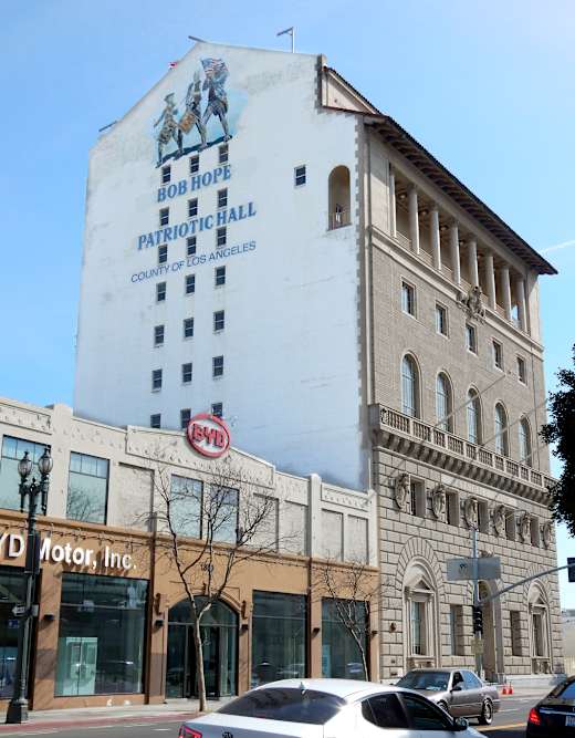 Patriotic hall 5 north side mural