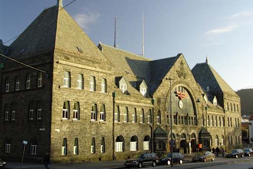 Bergen Railway Station facade2