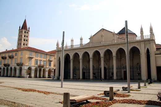 Piazza Duomo (Biella) 04