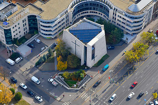 Tours-i Szent Márton és Flüei Szent Miklós-plébániatemplom - légi fotó