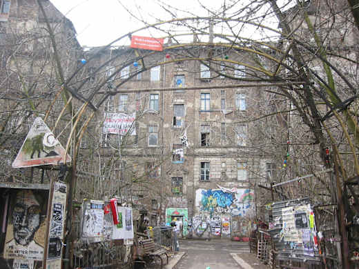 Koepi entrance