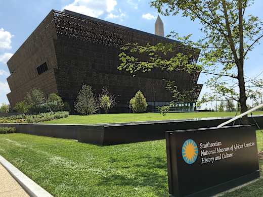 Smithsonian-nmaahc-outside-20160720