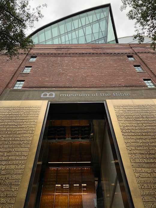 Museumofthebible-2017-11-04-exterior-front-up