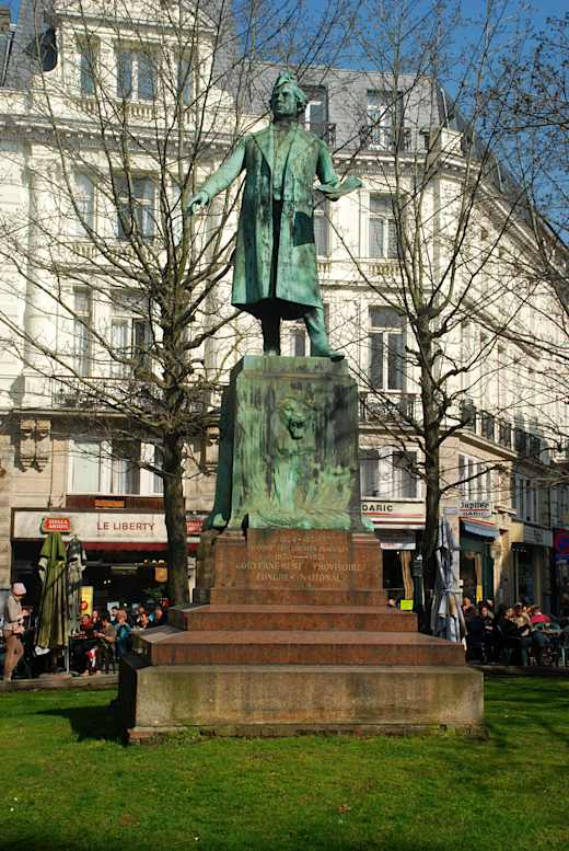 Monument Charles Rogier - 01