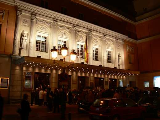 Teatro de la Zarzuela Madrid by night