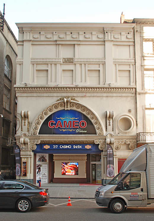 Belgique - Bruxelles - Cinéma Caméo - 01