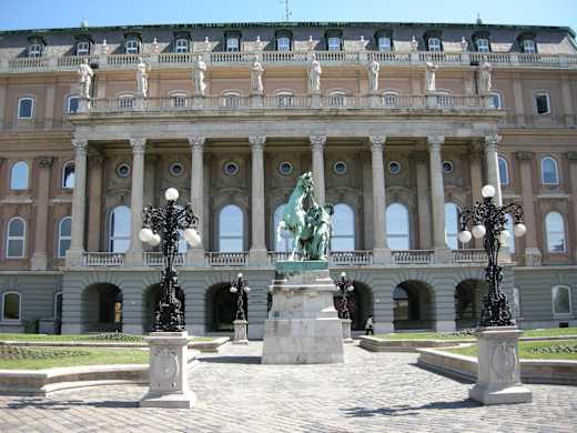 Budapest, Royal Palace Complex, Hungarian National Gallery "B" Wing from the Hunyadi Courtyard and the Horse Wrangler Statue