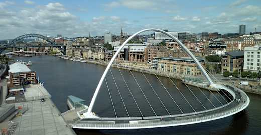 Newcastle-upon-Tyne-bridges-and-skyline cropped