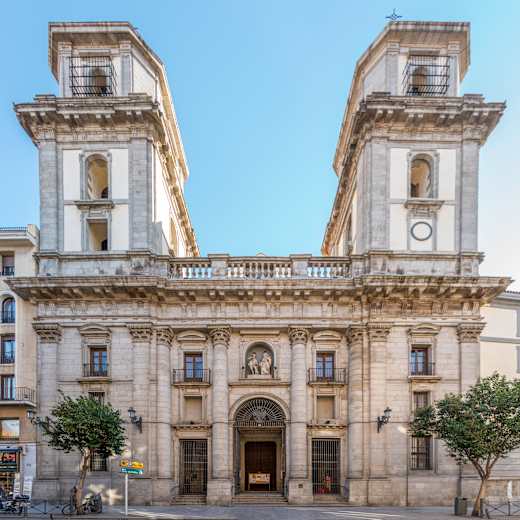 Main facade of the Colegiata de San Isidro 2022