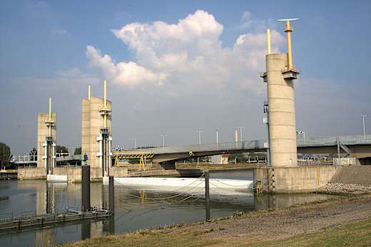 Spijkenisse - Hartelkering gesloten