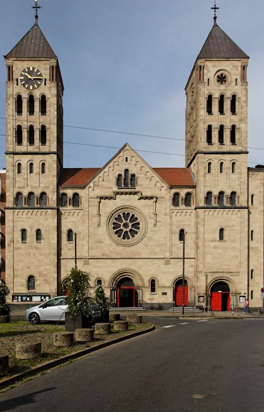 Elisabethkirche in Duesseldorf-Stadtmitte, von Osten
