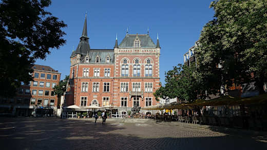 Oldenburg (Oldenburg) - Rathaus mit Platz