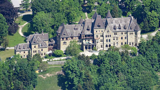 Aerial image of the Schloss Cumberland (view from the south)