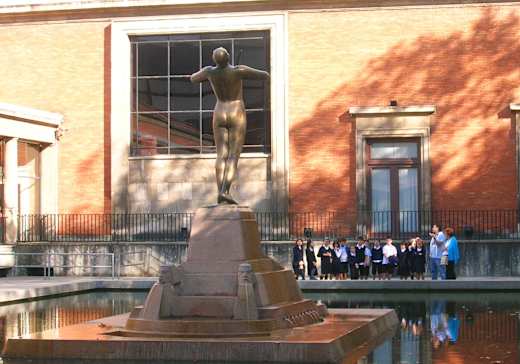 Bilbao Monumento Arriaga
