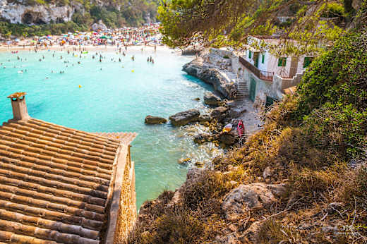 Beach houses and beach at Cala Llombards, Mallorca (Spain) (23459322020)