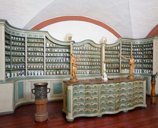 Deutsches Apotheken-Museum, Offizin aus Schwarzach (1. Hälfte 18. Jh.)