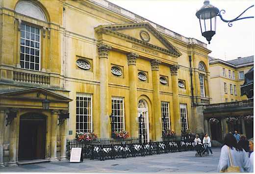 Grand Pump Room Bath