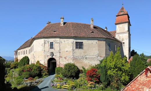Bernstein - Burg, äußerer Burghof