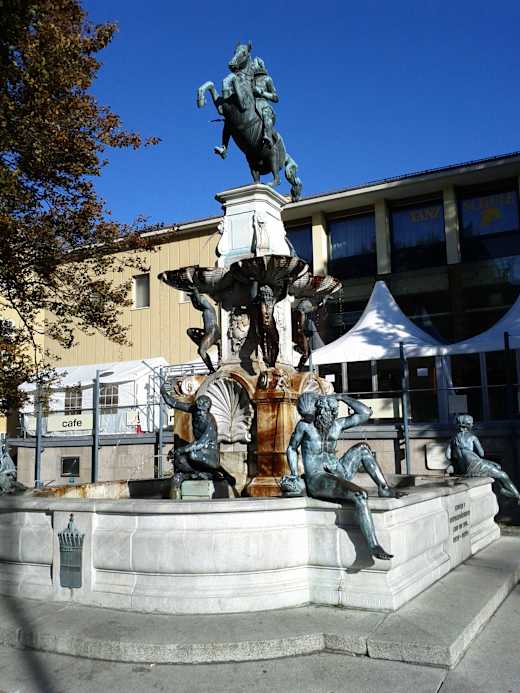 Innsbruck-Rennweg-Leopoldsbrunnen