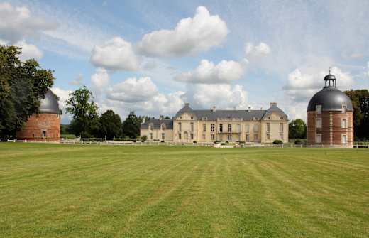 Château de Médavy (15030202376) (cropped)