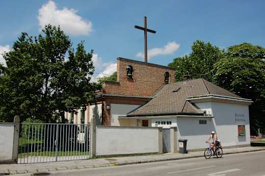 WrNeustadt Erloeserkirche Dachsteingasse