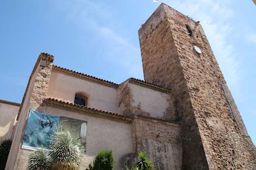 Eglise et tour fortifiée du musée archéologique de Saint-Raphaël