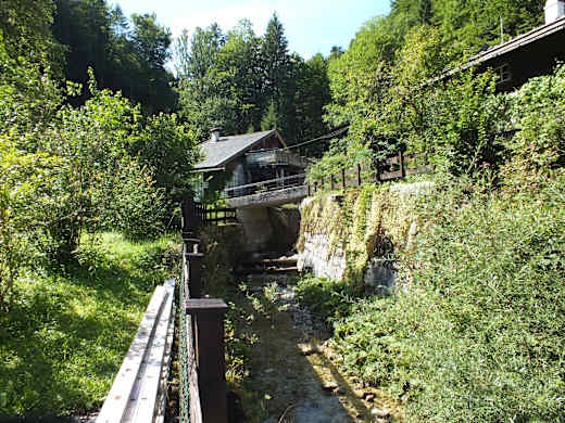 Ruhpolding Glockenschmiede, Wassergraben und Hammerhaus, 2017-08-14 ama fec