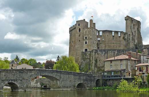 Vue château et pont Clisson