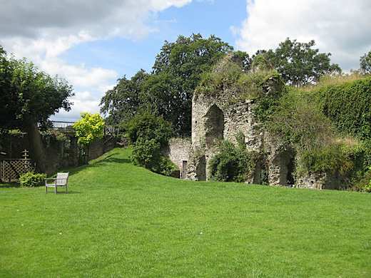 Ruins of Usk Castle - geograph.org.uk - 1426120