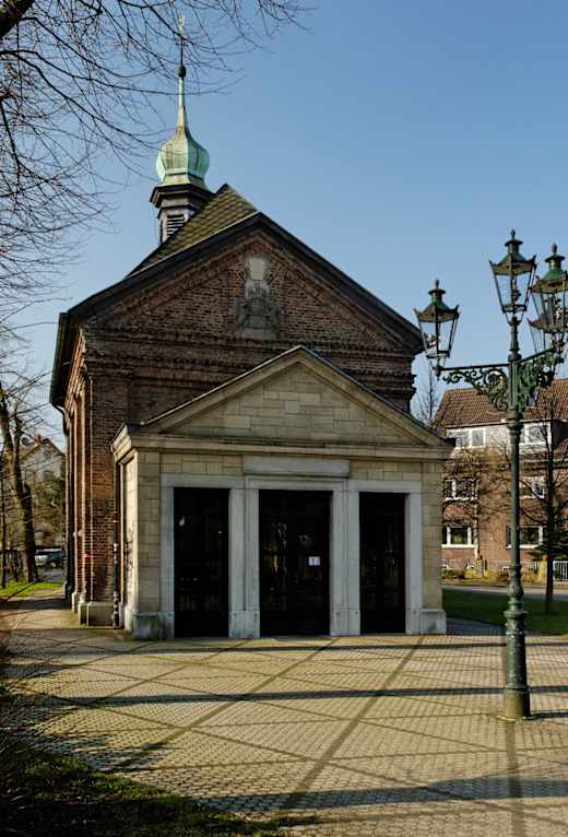 Stoffeler Kapelle in Duesseldorf-Bilk, von Norden