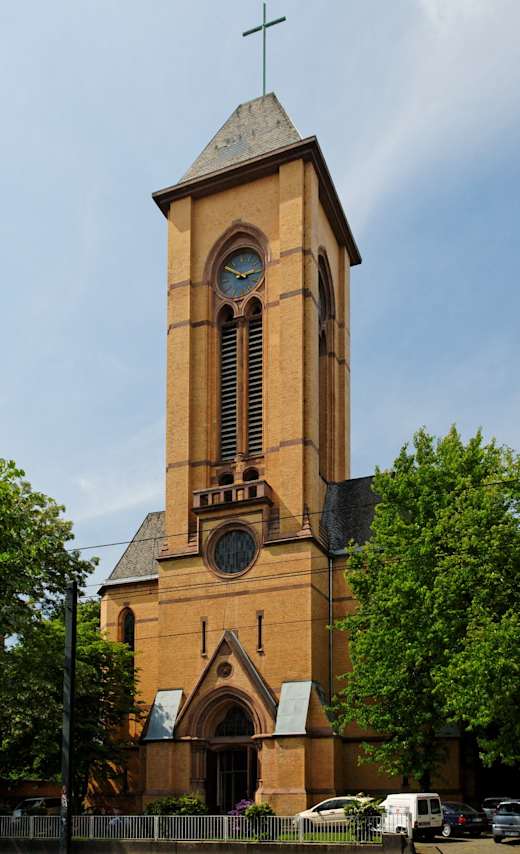 Christuskirche in Duesseldorf-Oberbilk, von Suedosten