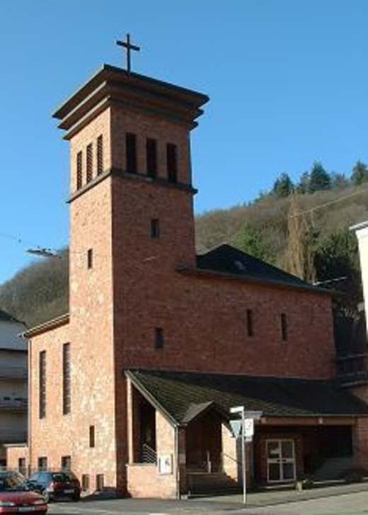 EvangelischeKircheTrier-EhrangAussen1
